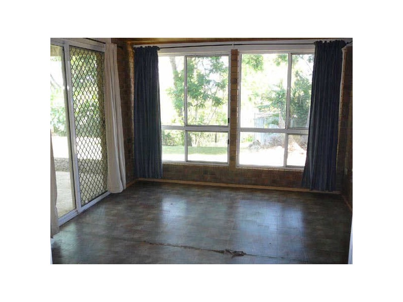 16 Kirkstall St, Holmview QLD 4207