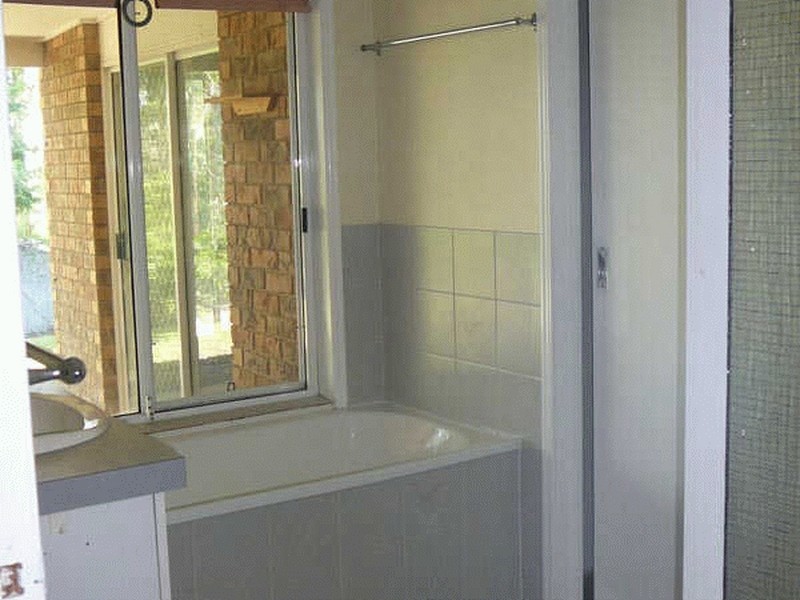 16 Kirkstall St, Holmview QLD 4207