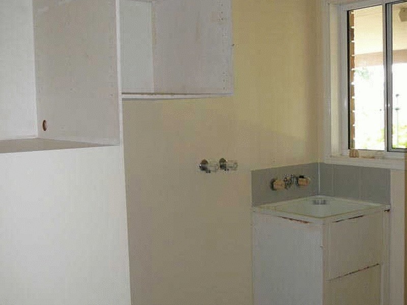 16 Kirkstall St, Holmview QLD 4207