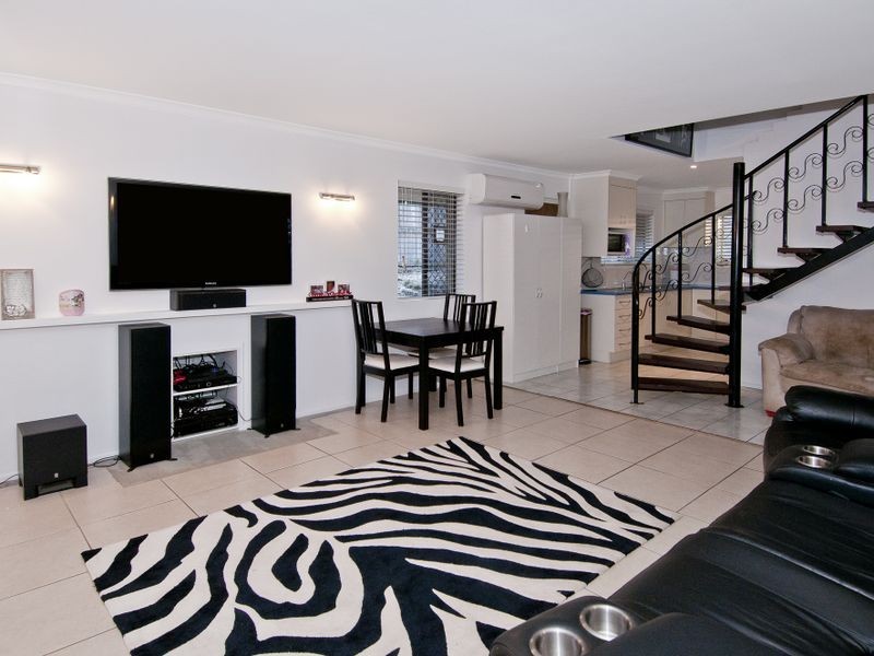 33 Lima Street, Edens Landing QLD 4207