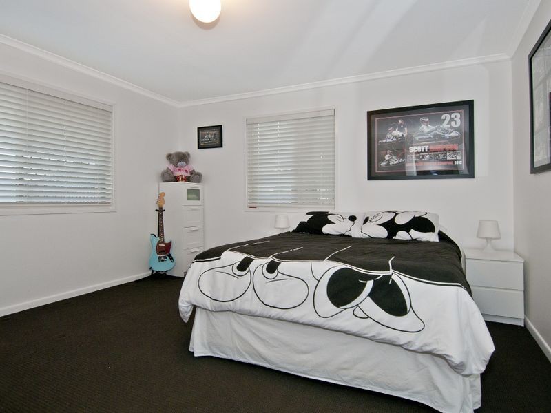 33 Lima Street, Edens Landing QLD 4207