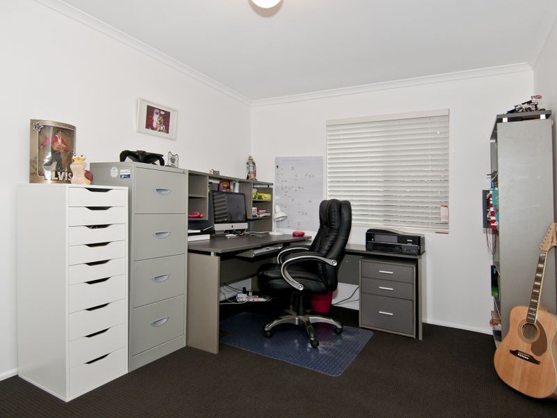 33 Lima Street, Edens Landing QLD 4207