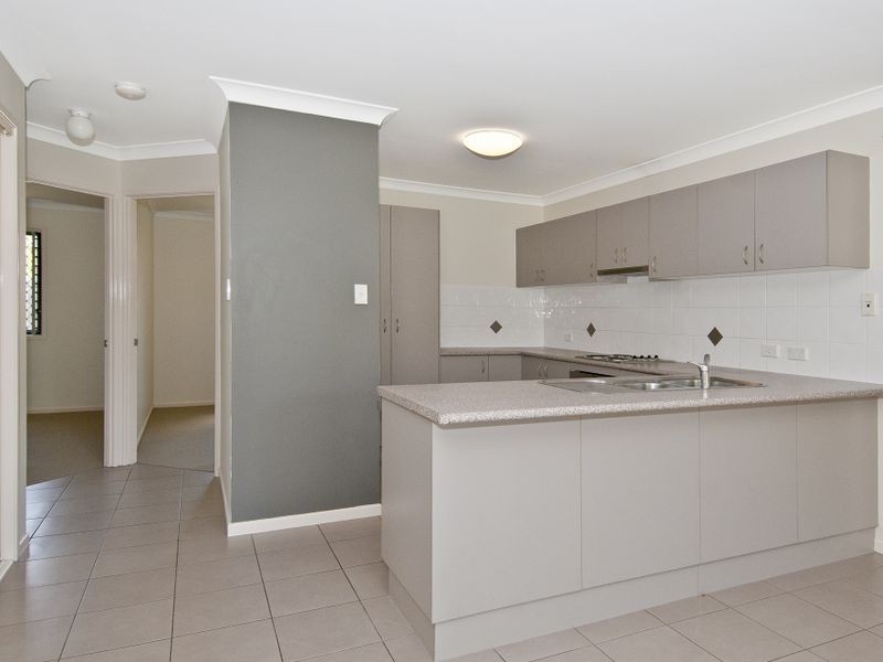 8 Schafer Ct, Edens Landing QLD 4207