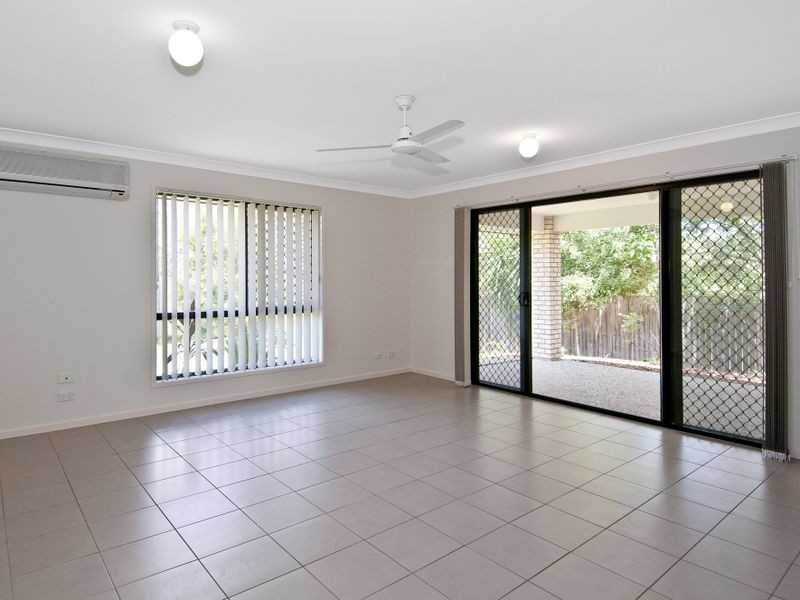 8 Schafer Ct, Edens Landing QLD 4207