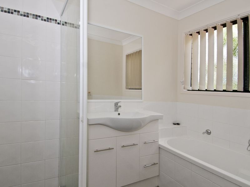 8 Schafer Ct, Edens Landing QLD 4207