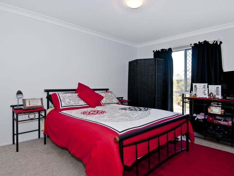 11 Kummara Road, Edens Landing QLD 4207