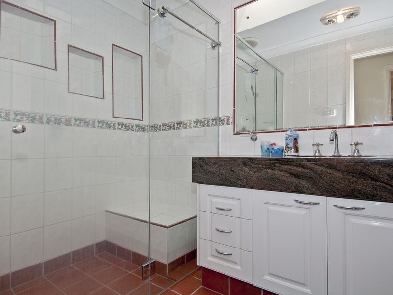 1 Baum Court, Windaroo QLD 4207