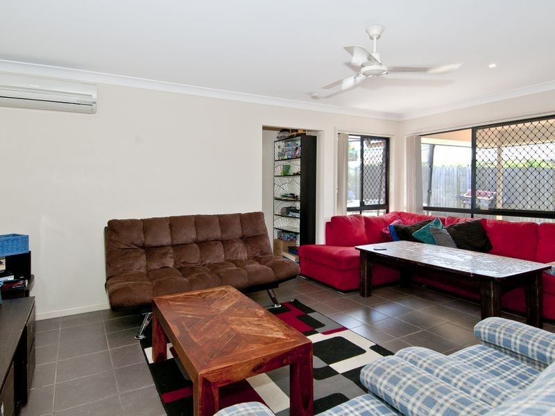 11 Schafer Court, Edens Landing QLD 4207