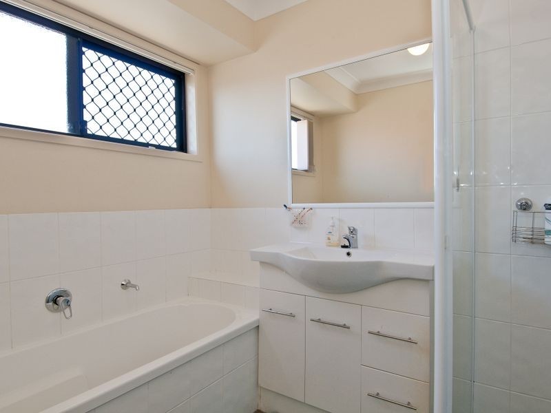 11 Schafer Court, Edens Landing QLD 4207