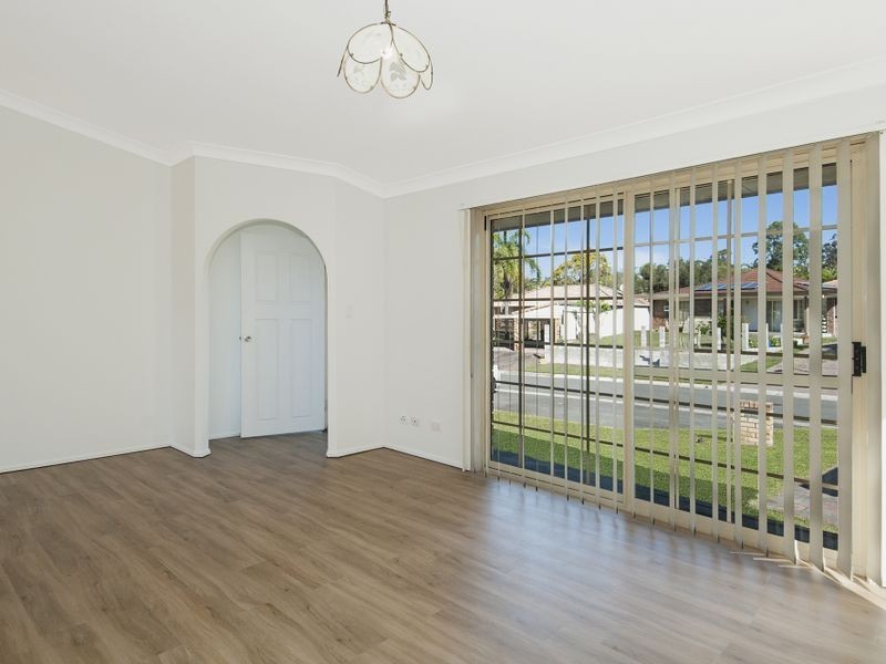 24 Tregana Circuit, Edens Landing QLD 4207