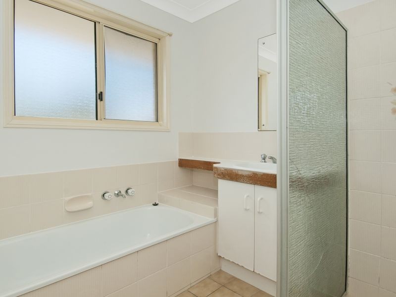 24 Tregana Circuit, Edens Landing QLD 4207