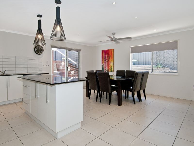 9 Leighton Drive, Edens Landing QLD 4207