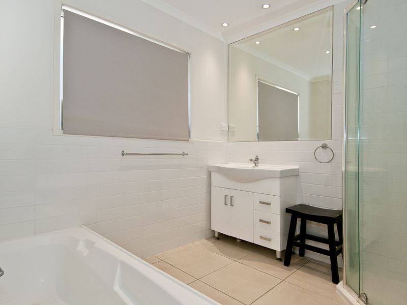 9 Leighton Drive, Edens Landing QLD 4207