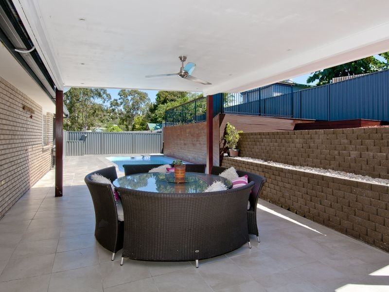 9 Leighton Drive, Edens Landing QLD 4207