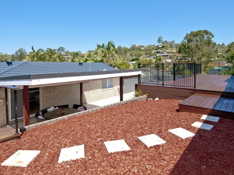 9 Leighton Drive, Edens Landing QLD 4207