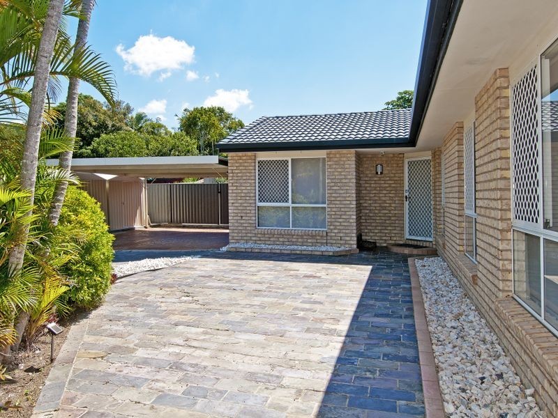 9 Leighton Drive, Edens Landing QLD 4207