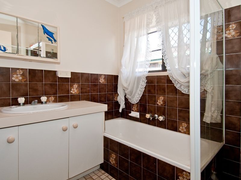 4 Meadow Crescent, Beenleigh QLD 4207