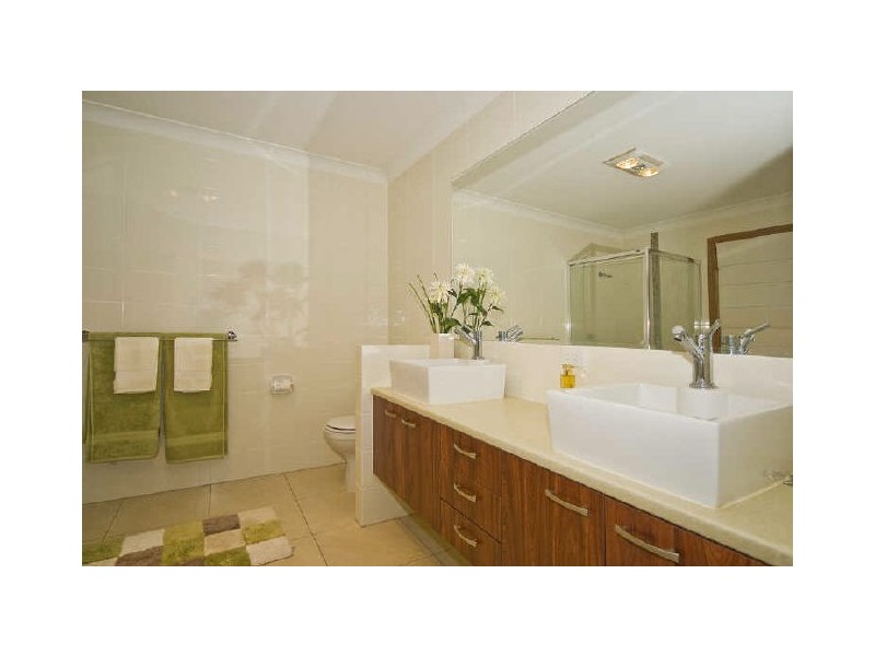 37 Lake Breeze Drive, Windaroo QLD 4207