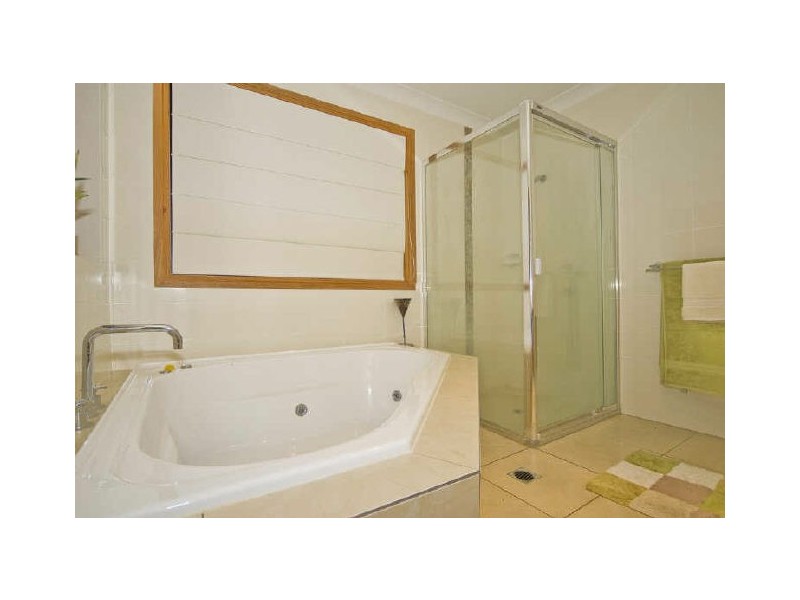 37 Lake Breeze Drive, Windaroo QLD 4207