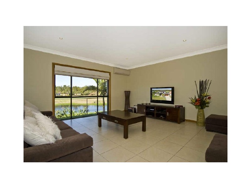 37 Lake Breeze Drive, Windaroo QLD 4207