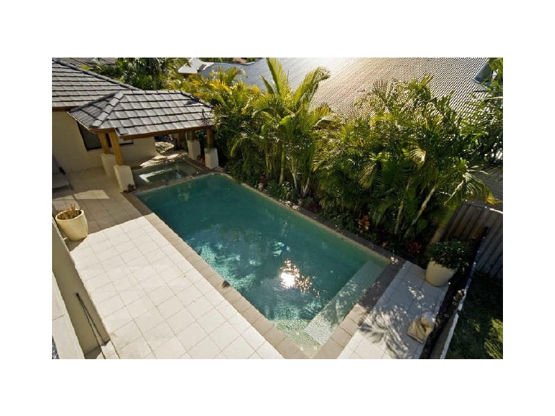 37 Lake Breeze Drive, Windaroo QLD 4207