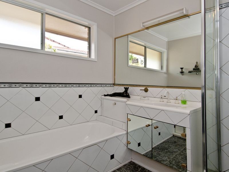 13 Hinchinbrook Avenue, Bethania QLD 4205
