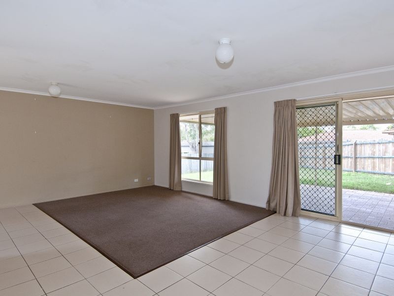 5 Leigh Place, Edens Landing QLD 4207