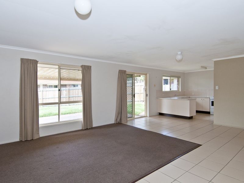 5 Leigh Place, Edens Landing QLD 4207