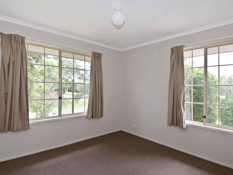 5 Leigh Place, Edens Landing QLD 4207