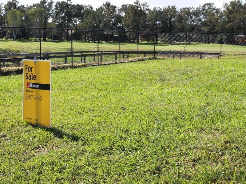 27 Lake Breeze Drive, Windaroo QLD 4207