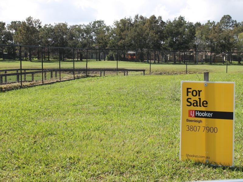 27 Lake Breeze Drive, Windaroo QLD 4207