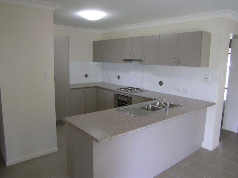 8 Schafer St, Edens Landing QLD 4207