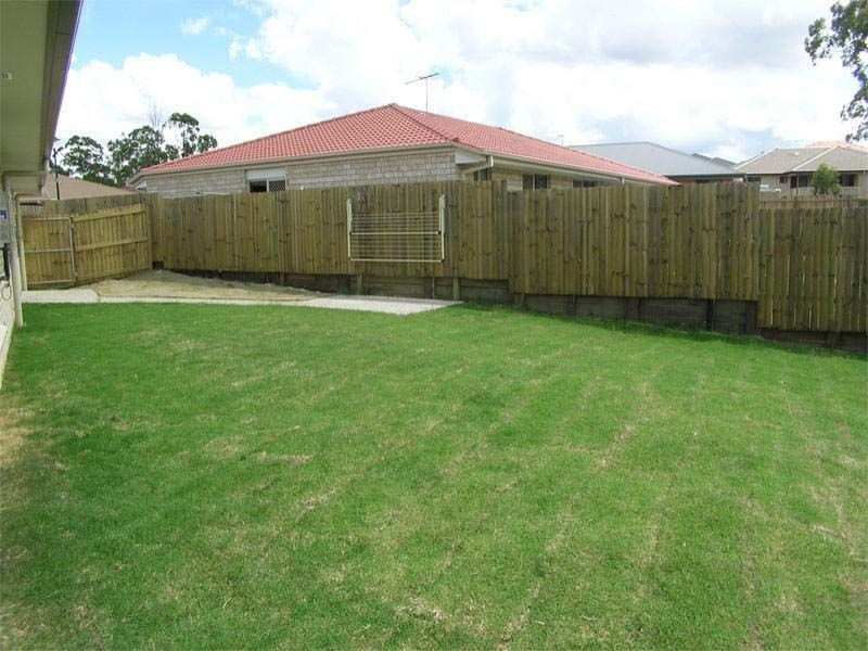 8 Schafer St, Edens Landing QLD 4207