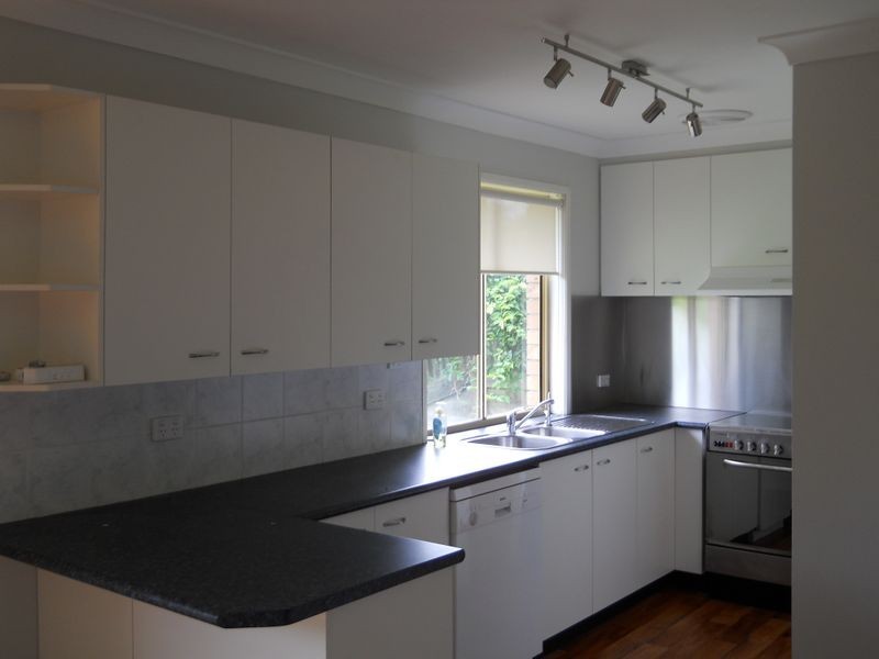 6 Yvonne Cres, Mount Warren Park QLD 4207