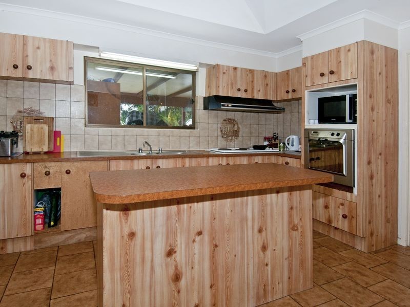 28 Yorkshire Crescent, Mount Warren Park QLD 4207