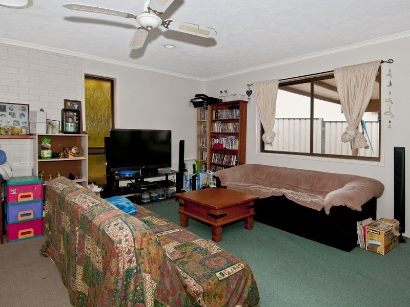 28 Yorkshire Crescent, Mount Warren Park QLD 4207