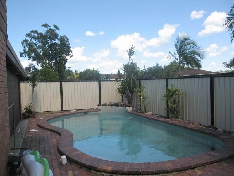 14 Rochester Dr, Mount Warren Park QLD 4207