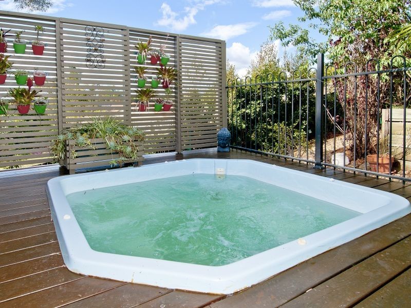 6 Lindau Street, Edens Landing QLD 4207
