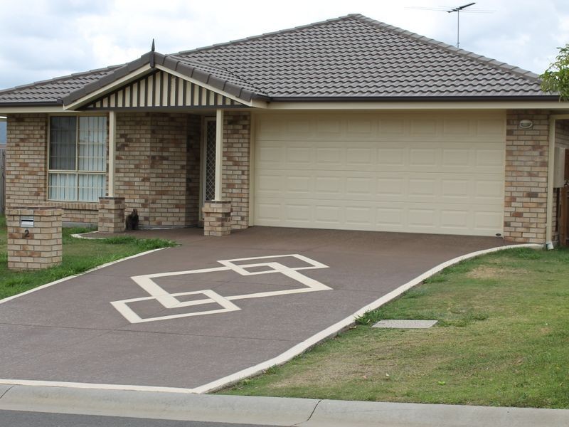 2 Crestwood Street, Windaroo QLD 4207