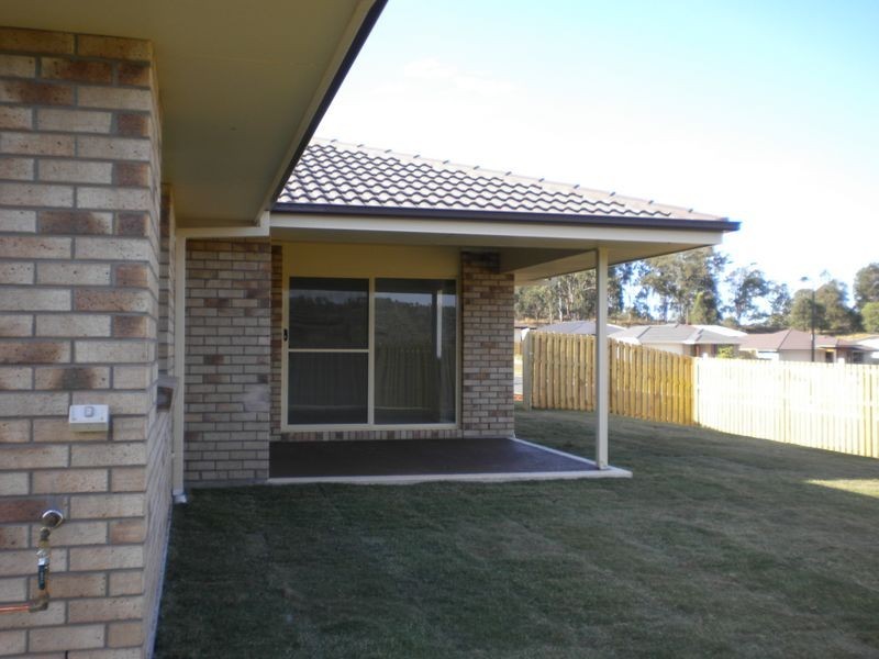 2 Crestwood Street, Windaroo QLD 4207