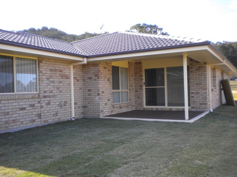 2 Crestwood Street, Windaroo QLD 4207