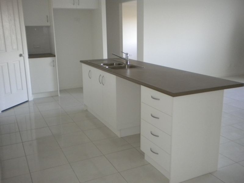 2 Crestwood Street, Windaroo QLD 4207