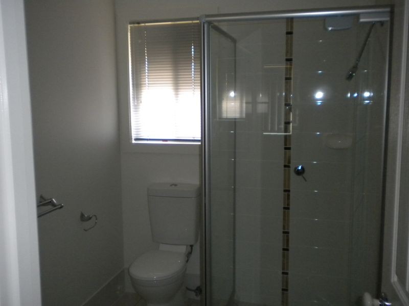 2 Crestwood Street, Windaroo QLD 4207