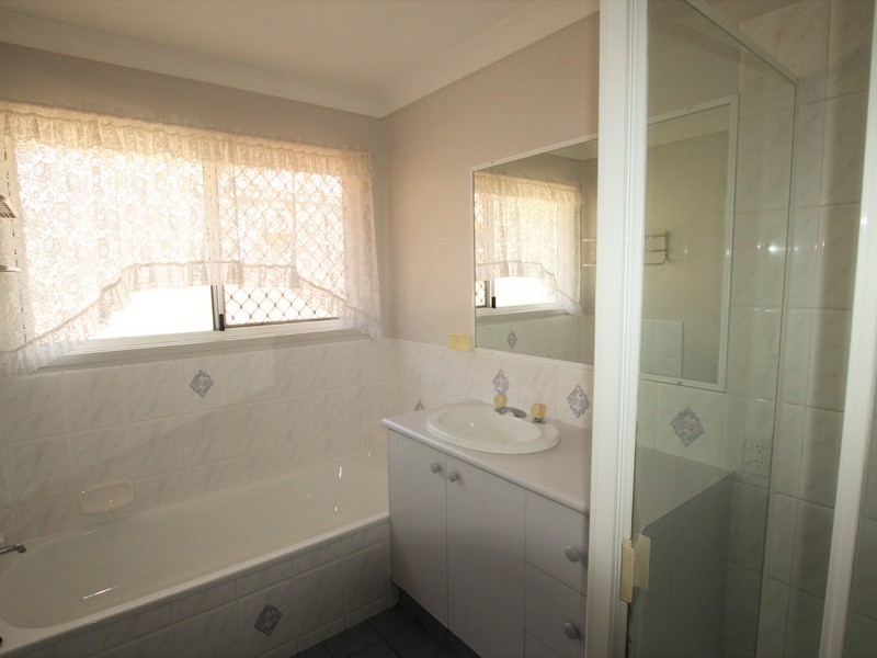 73 Loane Dr, Edens Landing QLD 4207