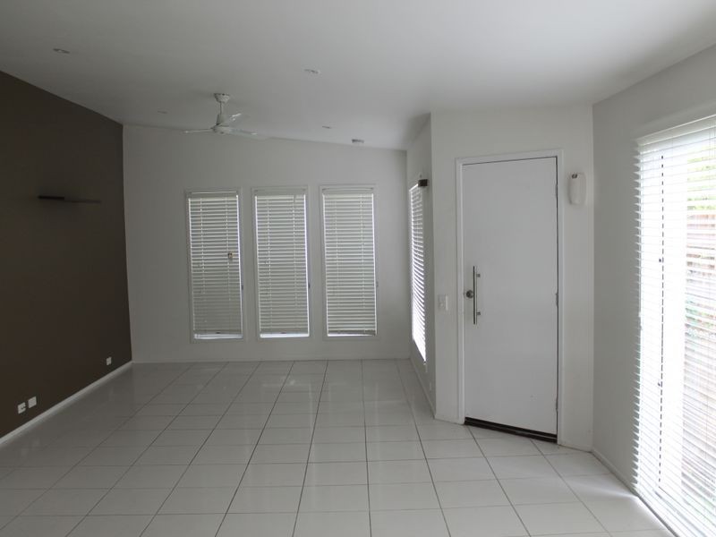 2/66 Castile Cr, Edens Landing QLD 4207