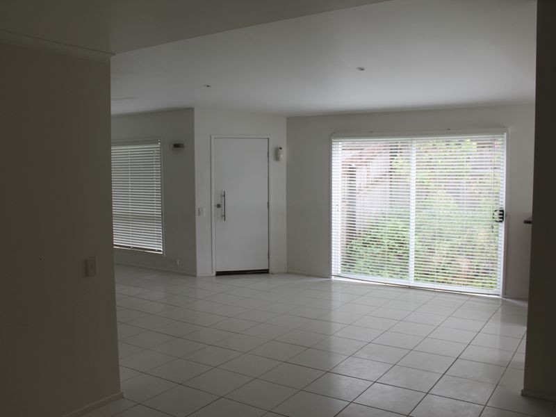 2/66 Castile Cr, Edens Landing QLD 4207