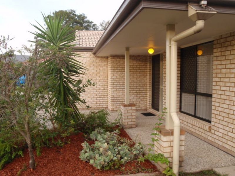 8 Schafer Court, Edens Landing QLD 4207