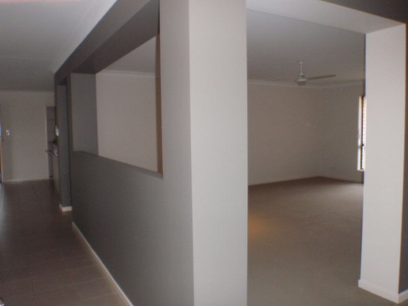 8 Schafer Court, Edens Landing QLD 4207