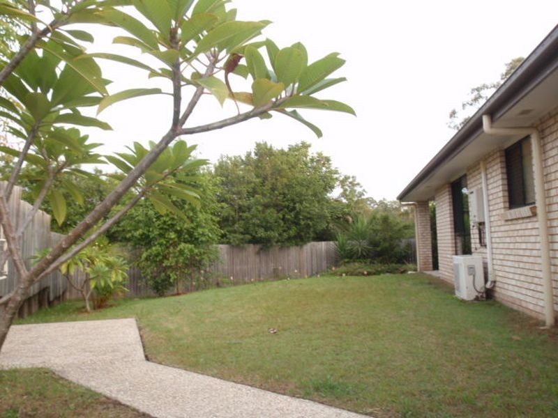 8 Schafer Court, Edens Landing QLD 4207