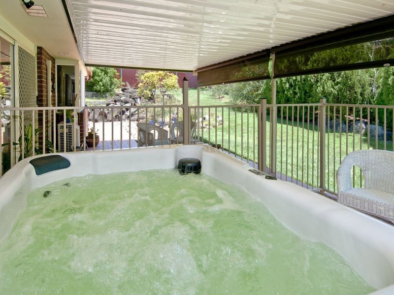 1 Borger Place, Edens Landing QLD 4207